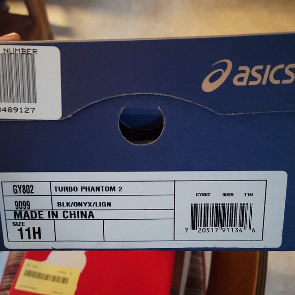 ASICS Turbo Phantom 2 Track Shoes with spikes - Picture 4 of 4